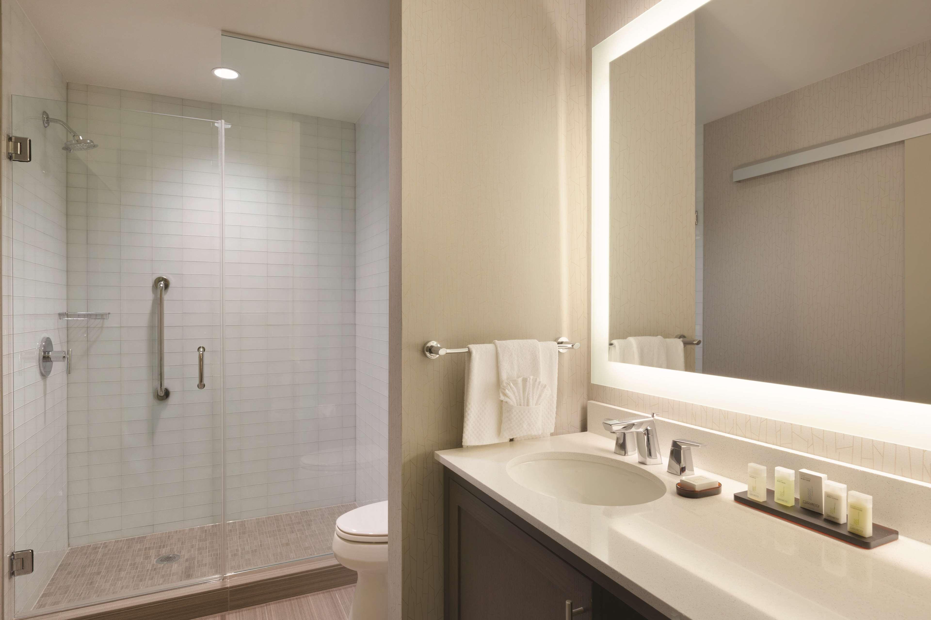 Embassy Suites By Hilton The Woodlands Eksteriør billede
