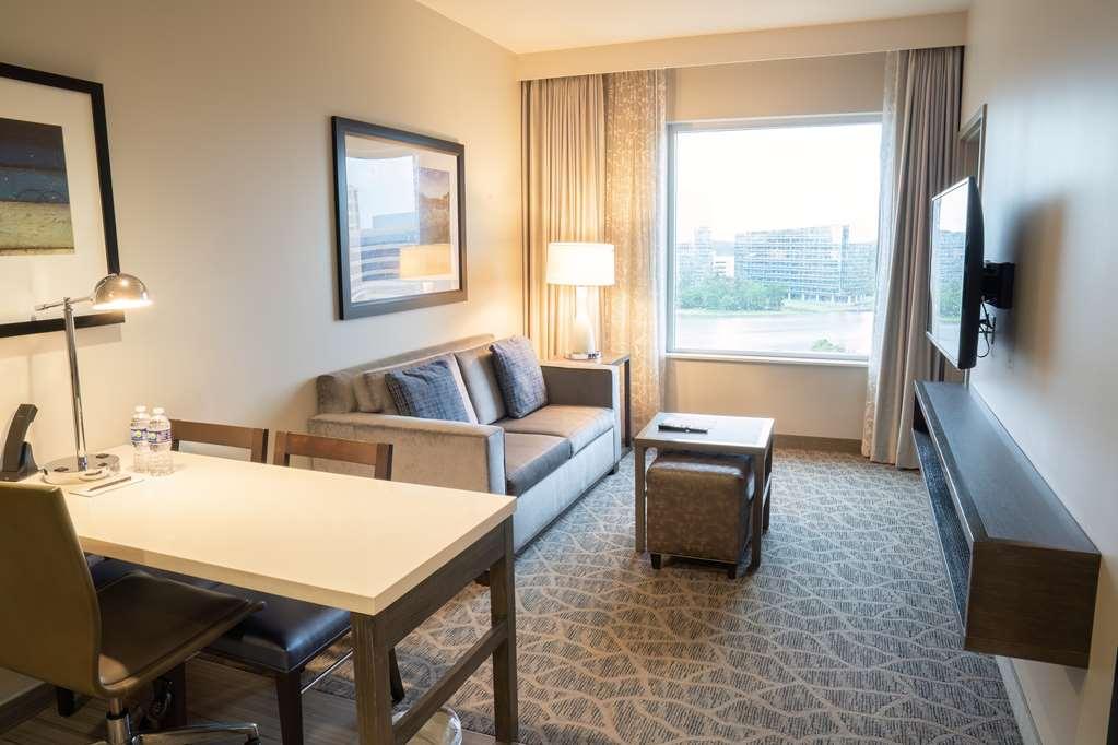 Embassy Suites By Hilton The Woodlands Værelse billede