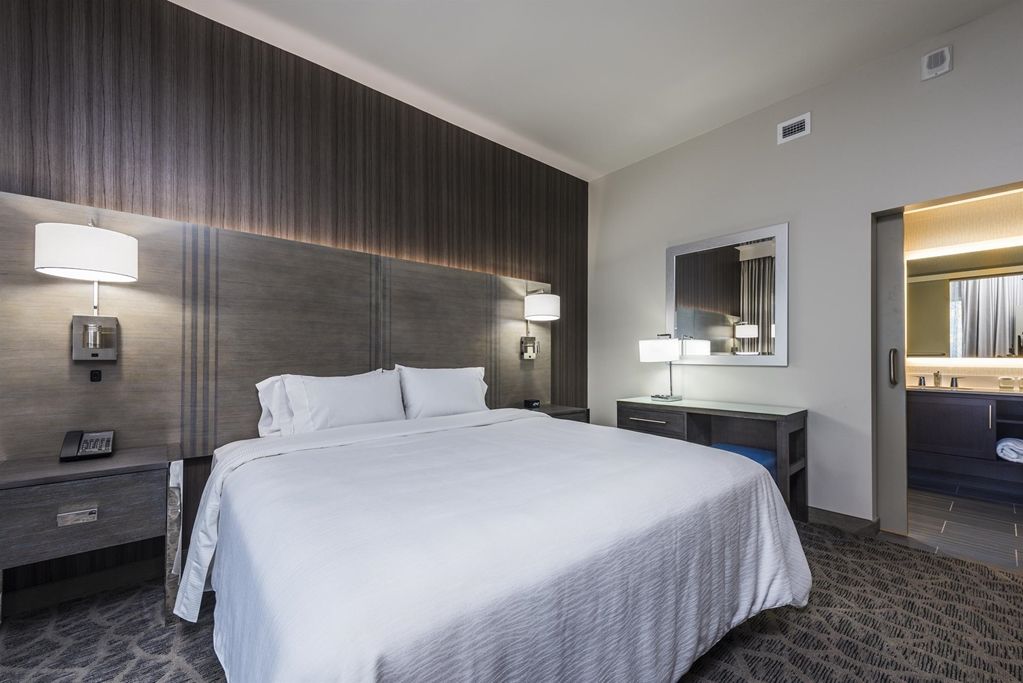 Embassy Suites By Hilton The Woodlands Værelse billede